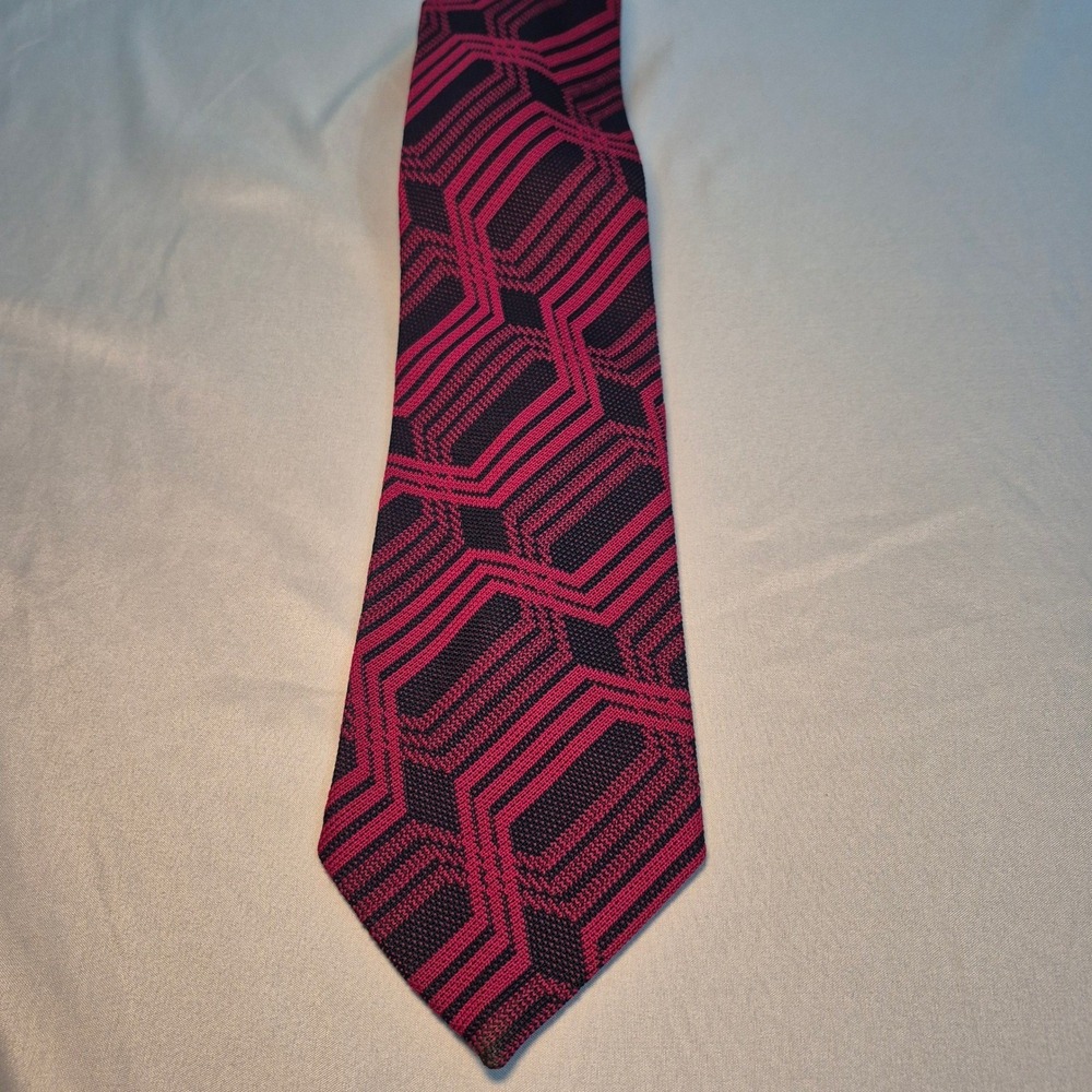 Vintage Aramis Berkley Cravats Kipper Tie Magenta Navy Geometric Double Knit 70s